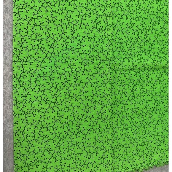 Green Cotton Fabric Black Vine-Like Pattern 18"x22" Fat Quarter Quilting Craftin - Picture 1 of 9